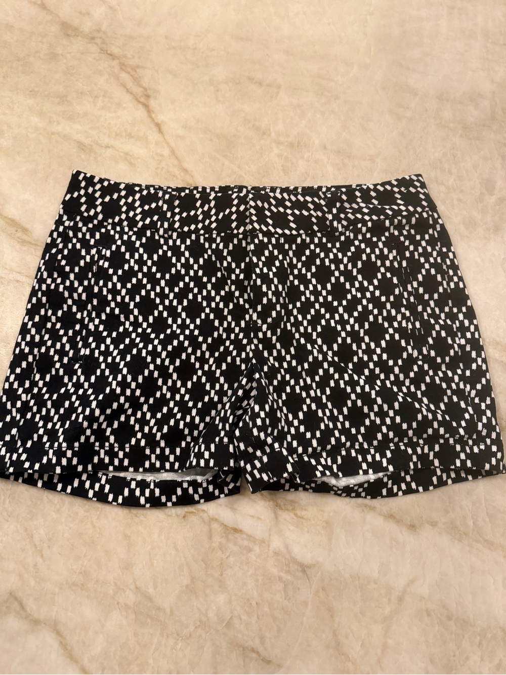 High-Waist Black & White Geometric Stretch Shorts